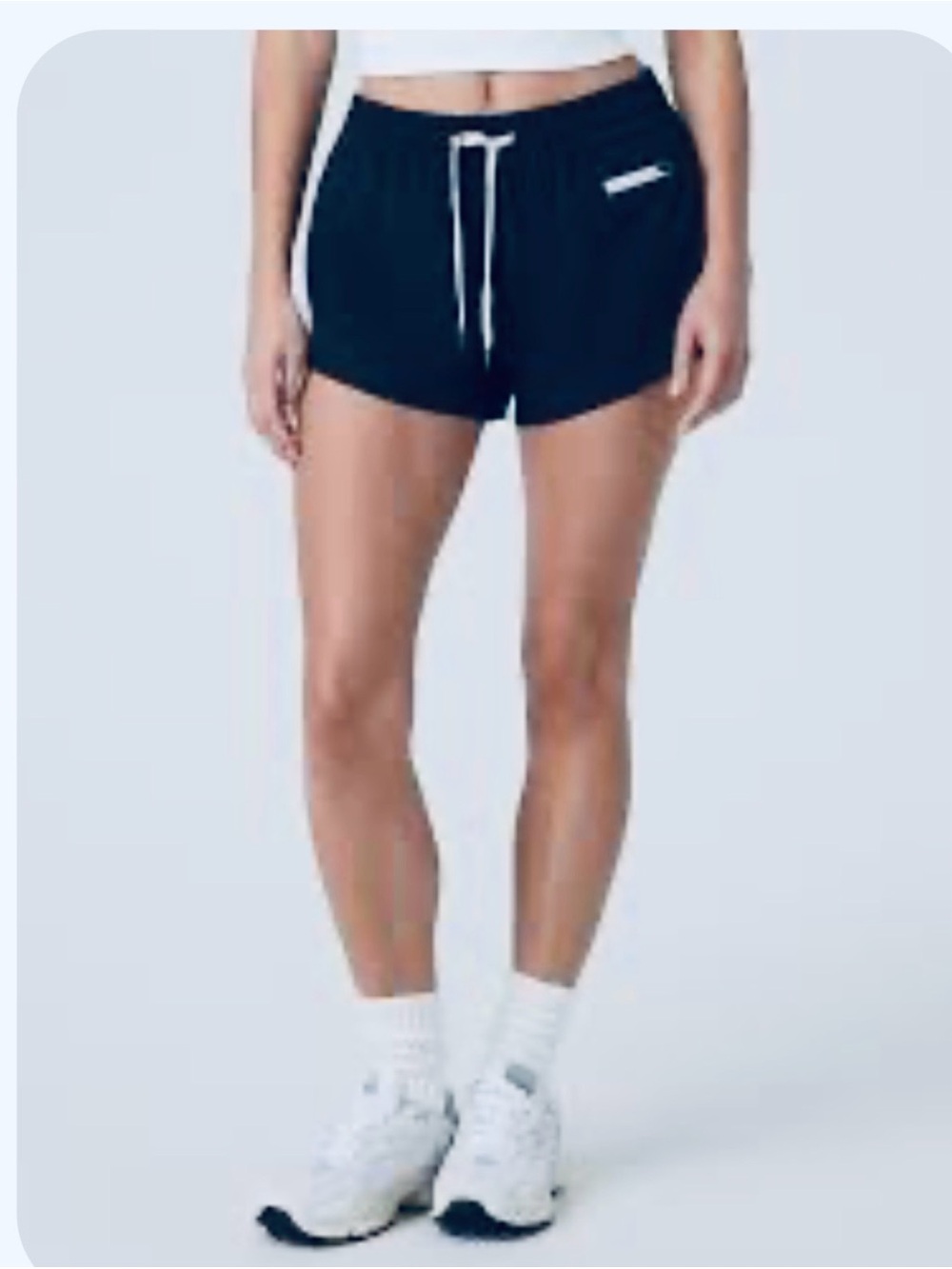 Vuori Clementine 2.0 Shorts Womens Navy Lined Wicking Stretch 2.5 Inseam Med